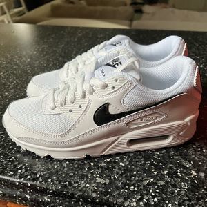 Brand New. Nike Womens Air Max 90